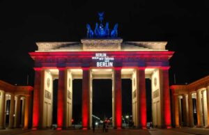 Deutschland lockt Touristen aus Südosteuropa Berlin: Brandenburger Tor