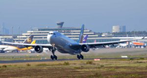 Luftfahrt: Am Himmel ist der Teufel los! Am Himmel über Europa herrscht ein Wettkampf zwischen Billigfliegern und der Lufthansa