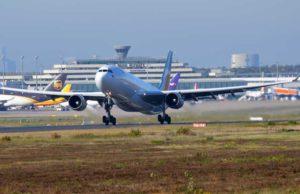 Luftfahrt: Am Himmel ist der Teufel los! Am Himmel über Europa herrscht ein Wettkampf zwischen Billigfliegern und der Lufthansa