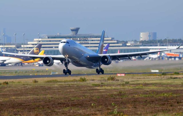 Am Himmel über Europa herrscht ein Wettkampf zwischen Billigfliegern und der Lufthansa