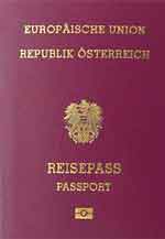 Interpol: Österreichischer Reisepass mit dunkelrotem Einband sowie in goldener Farbe eingedruckten Hinweisen