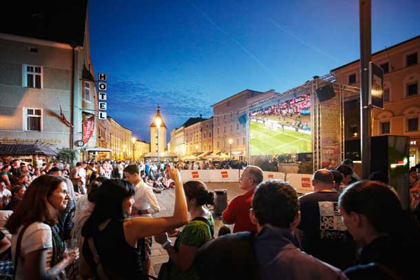 Public Viewing in Wels: Green Meetings und Events Public Viewing in Wels: Immer mehr Unternehmen buchen Green Meetings und Events in Wels, wo alle Seminarhotels mit dem österreichischen Umweltzeichen zertifiziert sind