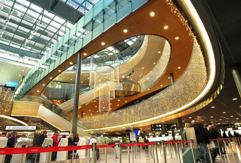 Zürich: Airport Center Geschäfts- und Privatreisende können jetzt am Flughafen Zürich zwei Stunden lang gratis surfen (Foto: Flughafen Zürich AG)