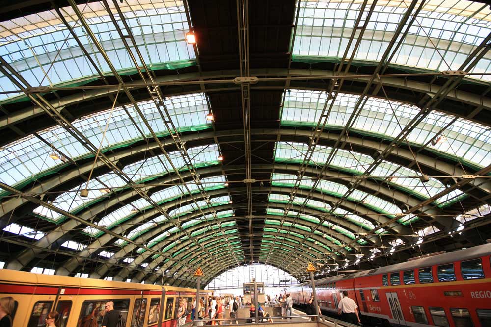 Bahnhof in Berlin Alle Züge führen nach Berlin: Das Reiseland Deutschland setzt verstärkt auf die Sparschiene aus Österreich (Foto: Pixabay)