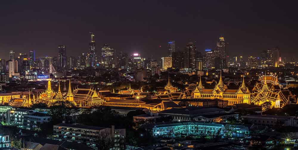 Thai Airways: Beleuchteter „Großer Palast“ in Bangkok