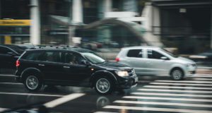 Geschäftsreise: Frauen setzen lieber auf Carsharing Wenn Frauen auf Geschäftsreise gehen, dann verhalten sie sich anders als Männer (Foto: Pixabay)