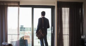 Warum Geschäftsreisen Ihre Karriere beflügeln Internationale Umfrage zeigt: Geschäftsreisen machen Unternehmen und Mitarbeiter glücklich (Foto: GettyImages, Booking.com))