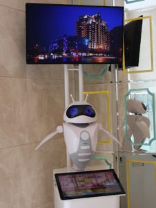 Roboter heißt die Gäste willkommen