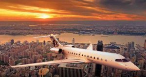 Markt für Luxusreisen boomt und wächst Luxusreisen mit Privatjet von Qatar Airways im Landeanflug