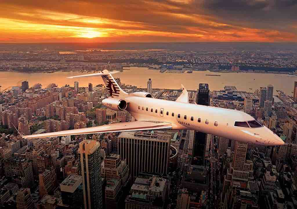 Luxusreisen mit Privatjet von Qatar Airways im Landeanflug