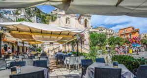 Genussreise: Wie schmeckt Sizilien? Sizilien: Restaurant in Taormina