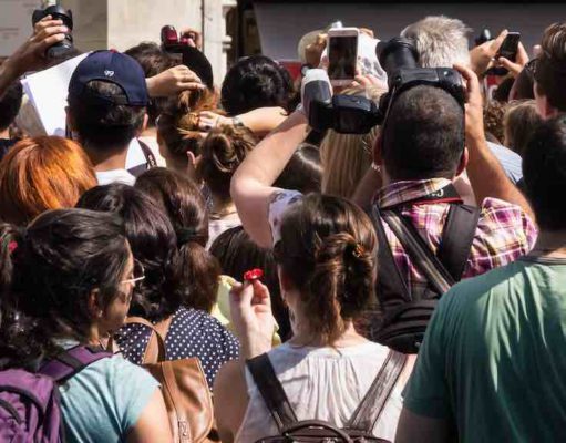 Massentourismus bremst Geschäftsreisen Massentourismus: Fotografierende Touristen