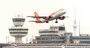easyJet nimmt Graz ins Streckennetz auf Dreimal wöchentlich hebt der Low Cost Carrier easyJet am Flughafen Berlin-Tegel in Richtung Graz ab