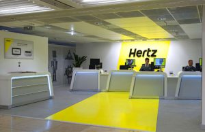 Hertz mit Gratis-Hotspot für unterwegs Die Hertz Corporation betreibt mit ihren Marken Hertz, Dollar, Thrifty und Firefly weltweit etwa 9.700 Mietwagen-Stationen und gehört zu den größten Mietwagen-Anbietern an Flughäfen. Hertz wurde vor 100 Jahren gegründet