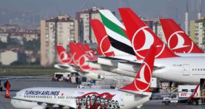 Turkish Airlines setzt Wachstumsflug fort Mehrere Maschinen von Turkish Airlines auf dem Flughafen