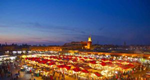 Ab 79 Euro von Wien nach Marrakesch Marrakesch: Marktplatz Djemaa el Fna