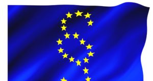 Es gibt Geld für verspäteten Anschlussflug! EU-Fahne: Auch für verspäteten Anschlussflug außerhalb der EU gibt es eine Entschädigung