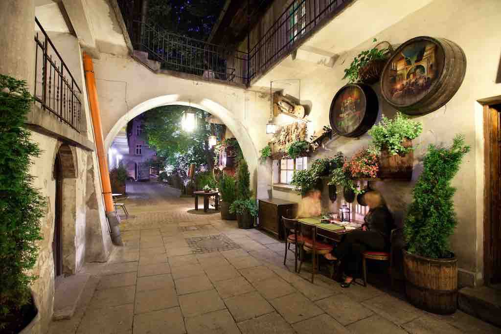 Verschlungene Gassen führen durch die idyllische Altstadt von Krakau