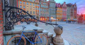 Breslau hat für jeden Reisenden etwas Den altstädtischen Marktplatz von Breslau, einst Kreuzung vieler europäischer Handelsstraßen, zieren Bauwerke verschiedener Stilepochen (Foto: POT)