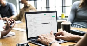 Buchen von Dienstreisen endlich vereinfacht Sekundenschnell per Mail oder SMS ist jetzt für KMU das Buchen von Geschäftsreisen möglich (Foto: Pixabay)