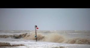 Tropensturm Pabuk wütet weiter in Thailand Das aktuelle Video über den Tropensturm Pabuk wurden von Miek auf YouTube geladen