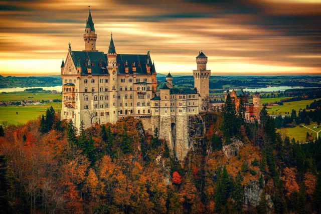 Die DZT-Kampagne lädt zum virtuellen Besuch ins Schloss Neuschwanstein ein (Foto: Johannes Plenio, Pixabay)