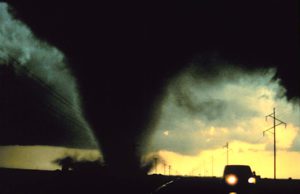 Wo mit Naturkatastrophen zu rechnen ist! Wo Tornados und Naturkatastrophen in 2019 zu erwarten sind und wie man sich auf Reisen darauf vorbereiten kann, zeigt International SOS (Foto: Skeeze, Pixabay)