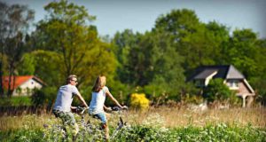 Fahrtwind Deutschland: Rauf aufs Rad! Fahrtwind in Deutschland: Rauf aufs Rad und dann rein ins Abenteuer (Foto: Mabel Amber, Pixabay)