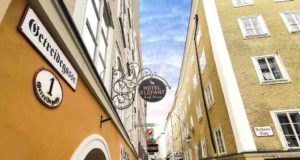 Neues Familienhotel in der Getreidegasse Die Mozartstadt Salzburg hat ein neues Familienhotel Elefant. Es liegt zentral in der berühmten Getreidegasse (Foto: Hotel Elefant, Wildbild)