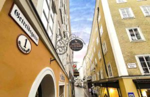 Neues Familienhotel in der Getreidegasse Die Mozartstadt Salzburg hat ein neues Familienhotel Elefant. Es liegt zentral in der berühmten Getreidegasse (Foto: Hotel Elefant, Wildbild)
