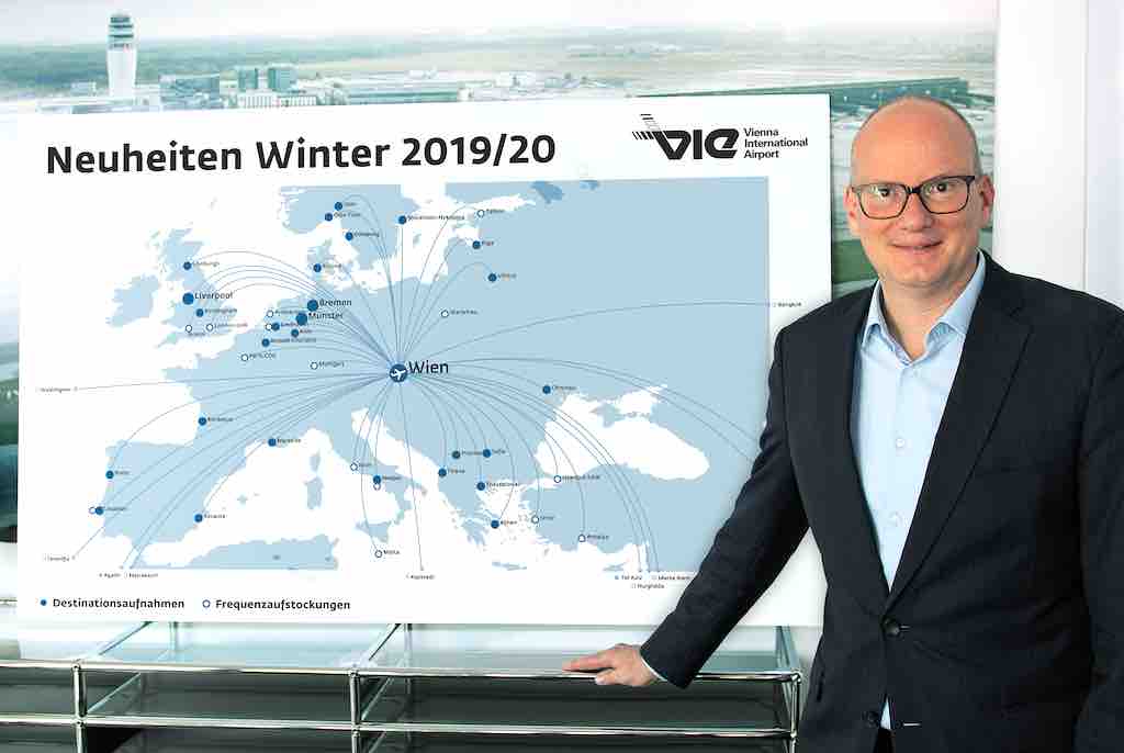 Mag. Julian Jäger, Vorstand der Flughafen Wien AG ist stolz: „Der heurige Winterflugplan bietet so viele neue Flugangebote wie nie zuvor!“ (Foto: Flughafen Wien AG)
