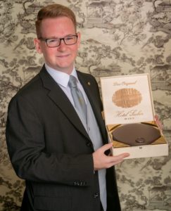 Nikola Farkas aus dem Hotel Sacher Wien ist der beste Rezeptionist der Welt (Foto: Matthias Silveri)