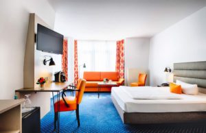 Das Homeoffice ins Hotelzimmer verlagern Wer zu Hause keinen Platz fürs Homeoffice hat, kann ins Hotel gehen (Foto: Katja Verhoeven, max.PR)
