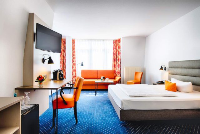 Wer zu Hause keinen Platz fürs Homeoffice hat, kann ins Hotel gehen (Foto: Katja Verhoeven, max.PR)