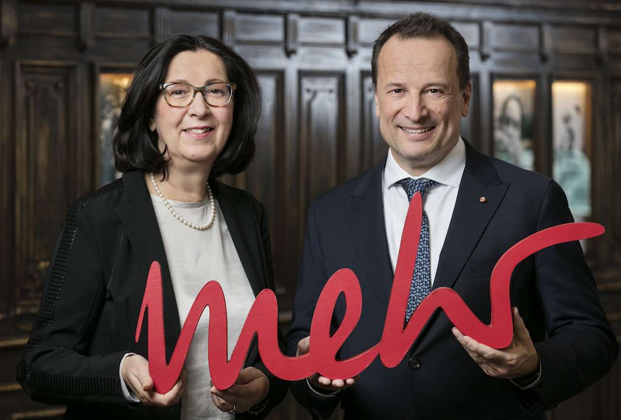 Hotelgruppe Arcotel setzt auf eine „mehr“-Strategie: Dr. Renate Wimmer, Eigentümerin der Unternehmensgruppe, und Martin Lachout, Vorstand der Arcotel Hotel AG: Der Mensch als Gast steht im Mittelpunkt (Foto: Arcotel)