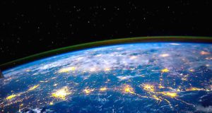 Reiserisikomanagement – wichtiger denn je! Krisen, Katastrophen und Kriege: In Zeiten wie diesen benötigen kleine und mittelständische Unternehmen (KMU) ein funktionierendes Reiserisikomanagement (Foto: NASA, Unsplah)