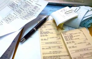 Hotelbuchung inkl. Reisekostenabrechnung Viele rechnungsbelegte und ein Kugelschreiber: Reisekostenabrechnung ist ein langwieriger Prozess