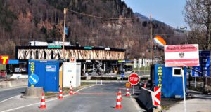 Regierung in Österreich auf Einreisebremse Grenzkontrolle: Regierung in Österreich hält bei der Einreise an der 3G-Regel fest und kontrolliert das auch