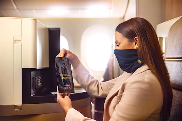 Etihad Airways Gesichtsmaske für Premium-Passagiere Passagiere der First und Business Class von Etihad Airways erhalten kostenlos eine Gesichtsmaske (Foto: Etihad Airtways)