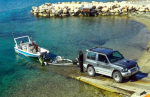 Wie Sie mit einem Anhänger sicher verreisen Ob Motorboot, Wohnwagen oder nur ein Anhänger zum Transport von Gütern – auf die richtige Anhängerkupplung und die sichere Verladung kommt es an (Foto: Pixabay)