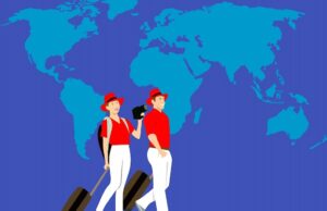 Tourismusbranche erwartet guten Sommer Tourismusbranche: Reisen liegen wieder im Trend. Ein Mann und eine Frau mit roter Bluse, weißen Hosen spazieren in der Grafik vorbei an einer Weltkarte