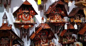 Tradition, Brauchtum und Industriekultur Tradition und Brauchtum: Kuckucksuhr