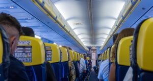 Wenn im Flugzeug die Hemmungen fallen Flugzeug: Passagiere auf ihren Sitzen