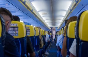 Wenn im Flugzeug die Hemmungen fallen Flugzeug: Passagiere auf ihren Sitzen