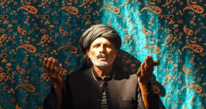 Ramadan: Zeit des Betens und des Fastens Bild zeigt Moslem im Fastenmonat Ramadan beim Gebet