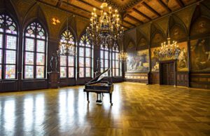 Convention Bureau für Thüringen startbereit Convention Bureau: Bild zeigt Festsaal im Rathaus von Erfurt mit Konzertflügel