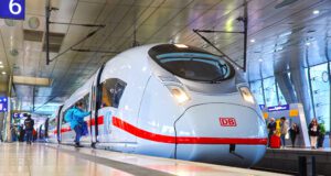 Deutsche Bahn (DB) kauft 73 neue ICE-Züge Deutsche Bahn (DB) investiert zwei Milliarden Euro in neue Fernverkehrszüge. Bild zeigt den IC§neo im Bahnhof Frankfurt am Main