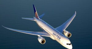 Stopover-Tipps für Fernreisen ohne Stress Stopover-Tipps für Fernreisen ohne Stress. Bildzeigt eine Passagiermaschine von United während eines Fluges