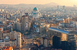 Belgrad, Wien und Budapest rücken näher Belgrad als neuer Wirrtschaftsstandort: Bild zeigt den Dom des Heiligen Salza, ein mächtiger Kuppelbau im Herzen von Belgrad