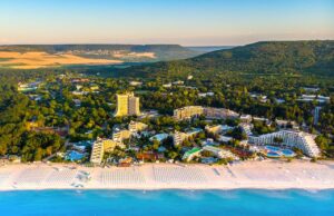 In Albena ist der Urlaub für Familien leistbar Albena: Blaues Meer, weißer Strand und viele Hotels – eingebettet in einer grünen Hinterlandschaft - ideal für einen Familienurlaub